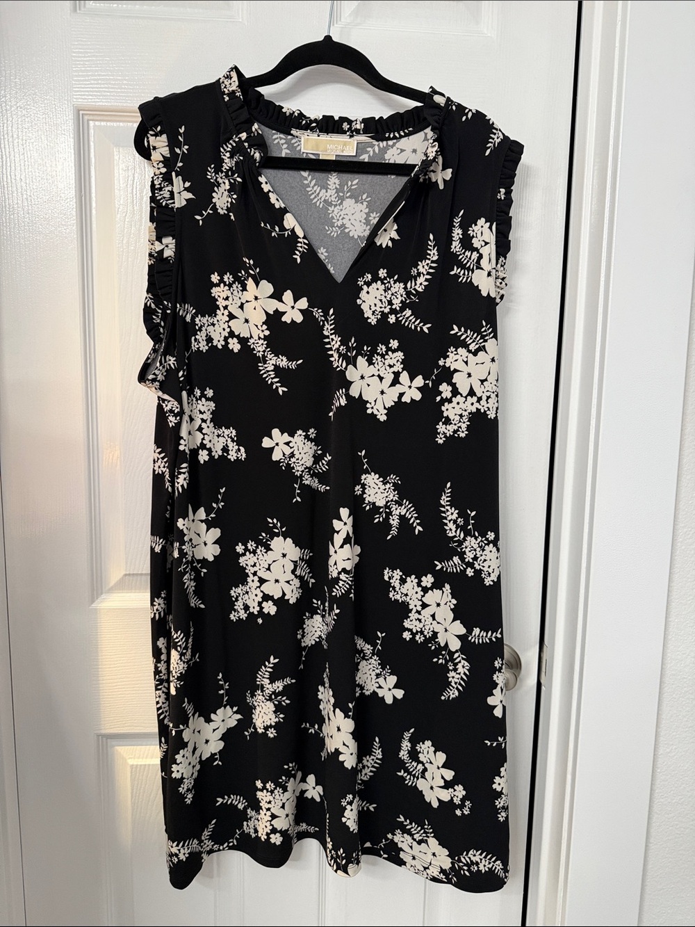Michael Kors Black & Cream Floral Sleeveless V-Neck Dress